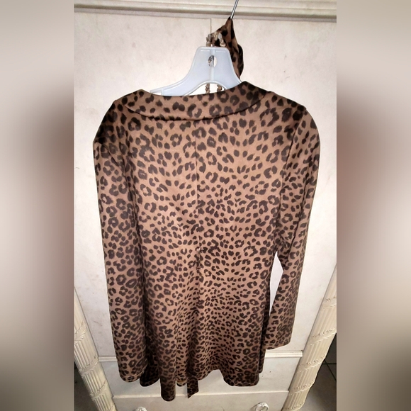 Leopard Print Long Sleeve Dress With A Necklace - Picture 3 of 3